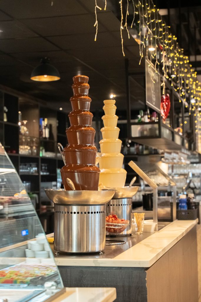 Chocoladefontein bij het toetjes buffet